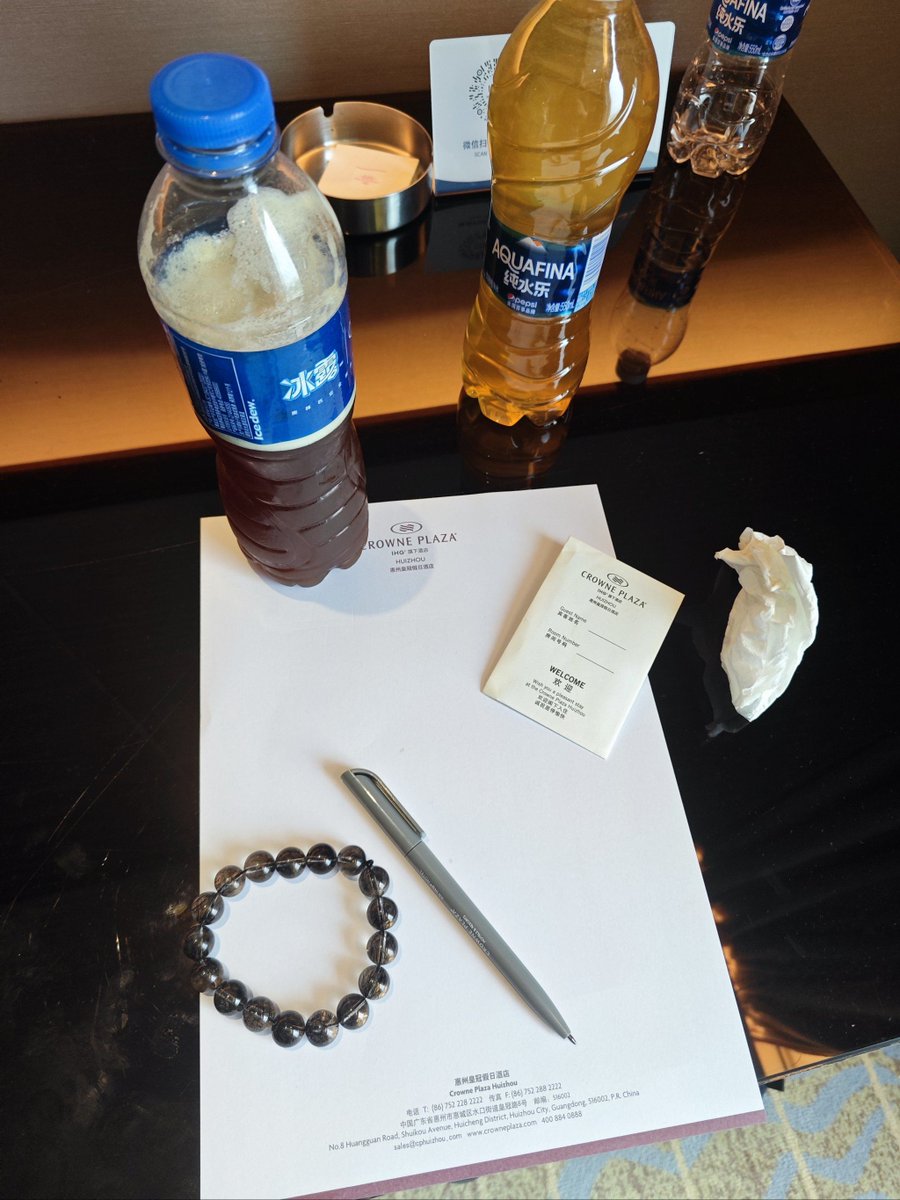 chaeun93pic's tweet photo. When ink smudges, a hurried note, and a sudden cough hit—small messy moments make daily chats real. https://t.co/AKG7dA6Ksq