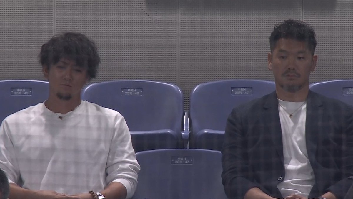 PacificleagueTV's tweet photo. オリックス 小田裕也 育成コーチとT-岡田さんが今日の試合をスタンドから見守っています❗️ https://t.co/SDRHZb2OKt