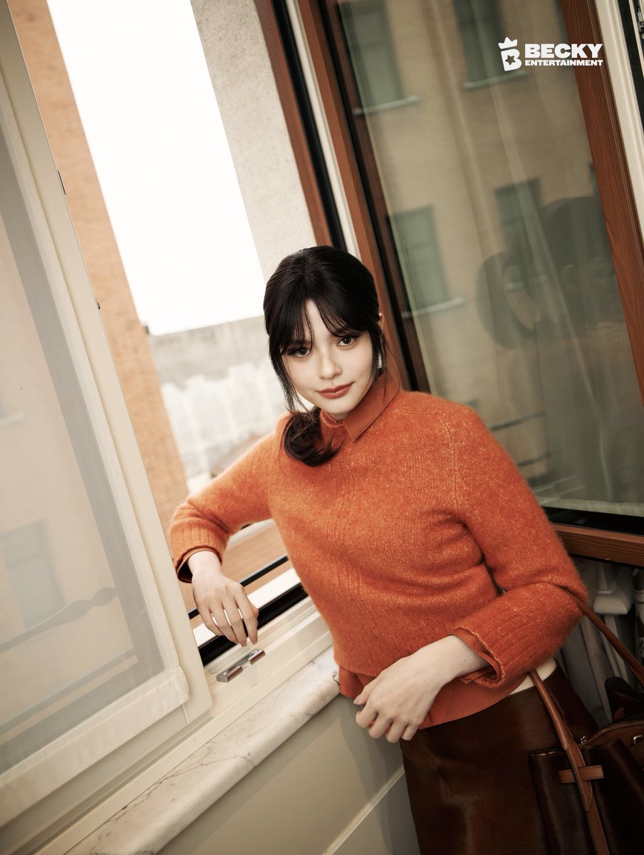 beckyentofc's tweet photo. A beautiful showcase of the TOD’S Spring/Summer 2027 Collection at the Milano Fashion Week. 🧡

REBECCA AT TODS MFW26
#BeckyxTodsSS27 #BeckyxMFWTodsSS27
#beckysangels #BeckyArmstrong @Tods https://t.co/kgzrp7w5a4