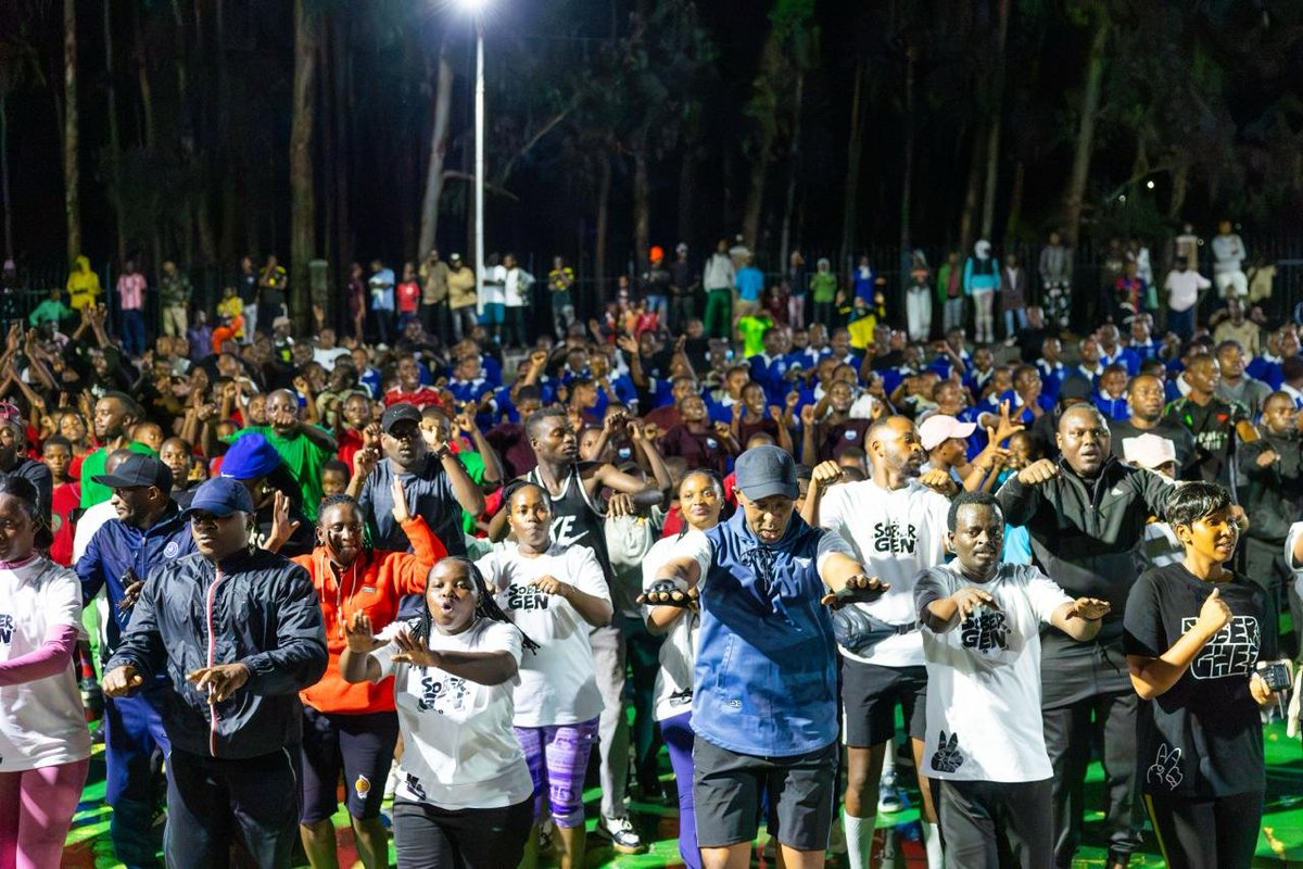 JustinNsengima's tweet photo. Ni ibyishimo bikomeye kwifatanya n’abaturage ba Musanze kuri uyu wa Gatanu. 🏃‍♀️🏃‍♂️
 Minisitiri @U_Consolee, Guverineri @gahundemaurice, Senateri Mureshyankwano, Umugenzuzi Mukuru w’Uburinganire @UmutoniNadine, Umuvugizi wa RIB @Murangira_BT n’abandi bifatanyije n’Abanya-Musanze muri siporo rusange igamije kurwanya ibinyobwa bitujuje ubuziranenge.
Ubuzima bwiza n’imibereho myiza ni inshingano ya buri wese. 🇷🇼