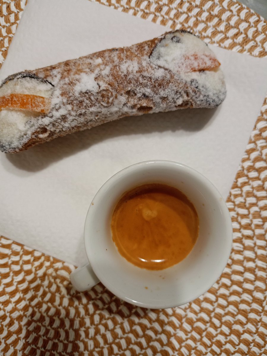 celeste83969527's tweet photo. Le colazioni milanesi 😂

Buongiornoooooo ☕☕☕☕ https://t.co/xacPTsrOFz