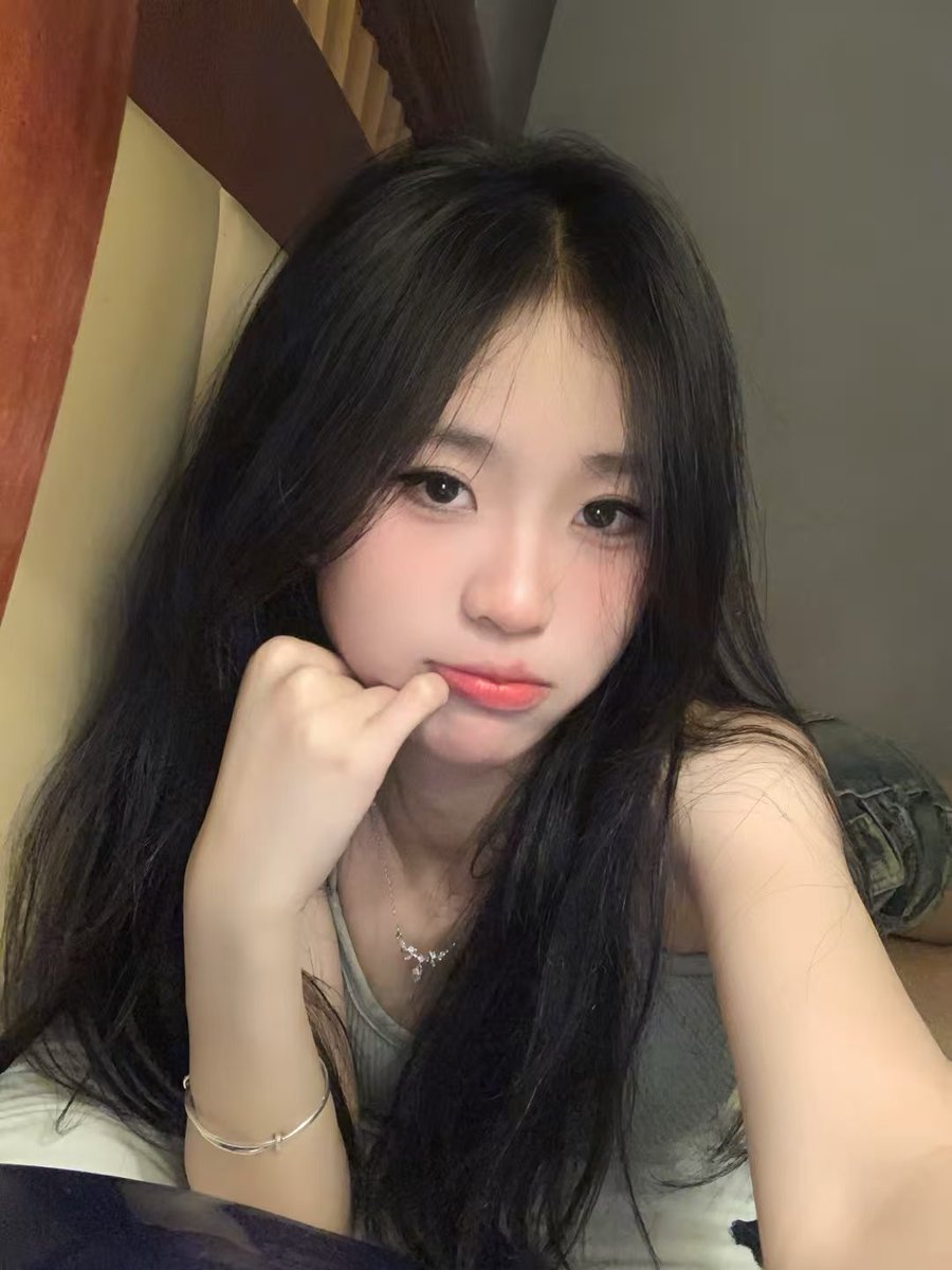 sarah17jp5's tweet photo. 第一次玩X
有没有男生来相互加QQ聊聊啊��？？ https://t.co/LzwUgMonR0