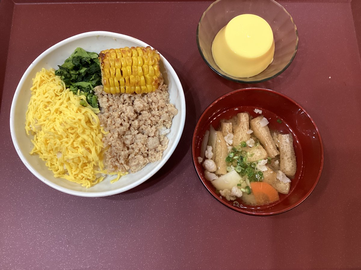 sekonoie's tweet photo. 本日9月のみんなの食堂開催しました🍽️今月のメニューは三色丼、焼きとうもろこし、豚汁とプリンでした。食後には名古屋市地域子育て支援拠点　よつ葉ひろばの方のイベントも行いました🎃みんな楽しそうに参加していました🎵 https://t.co/0HoaU059GF
