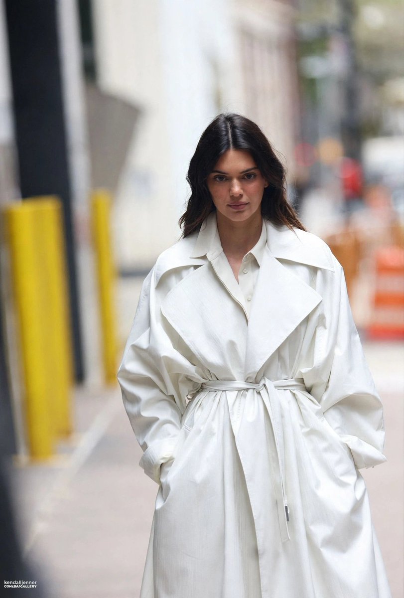 alyycreator_13's tweet photo. #KendallJennerFans #KendallJennerStyle #KendallJennerFashion https://t.co/sQHLVQ1OSU