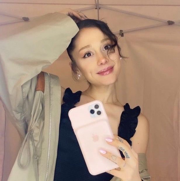 kttygrande's tweet photo. every mirror selfie with this phone case of hers is top tier https://t.co/3lhqpxUfIE