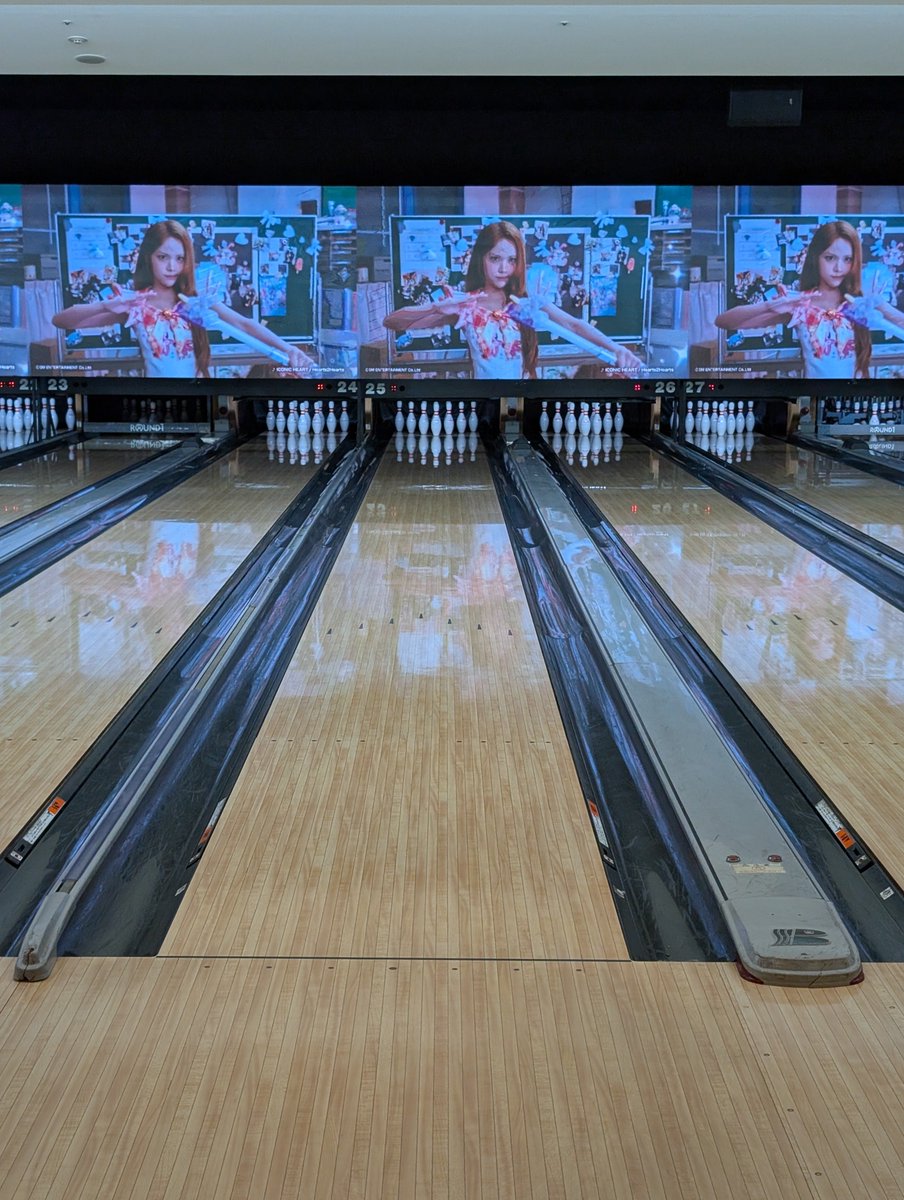 Kazeha1992's tweet photo. 友達とボーリングしに来た〜🎳 https://t.co/WtfWDR5WQX