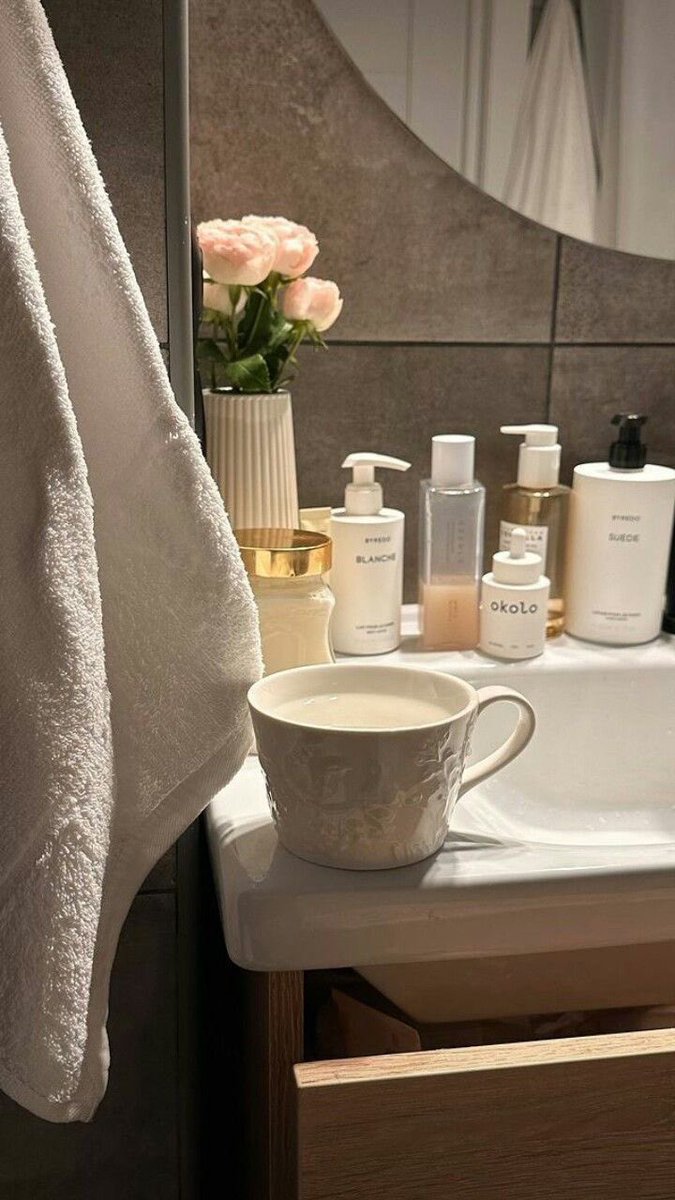 modernlilithh's tweet photo. good morning on saturday https://t.co/SsDJw2kUOV
