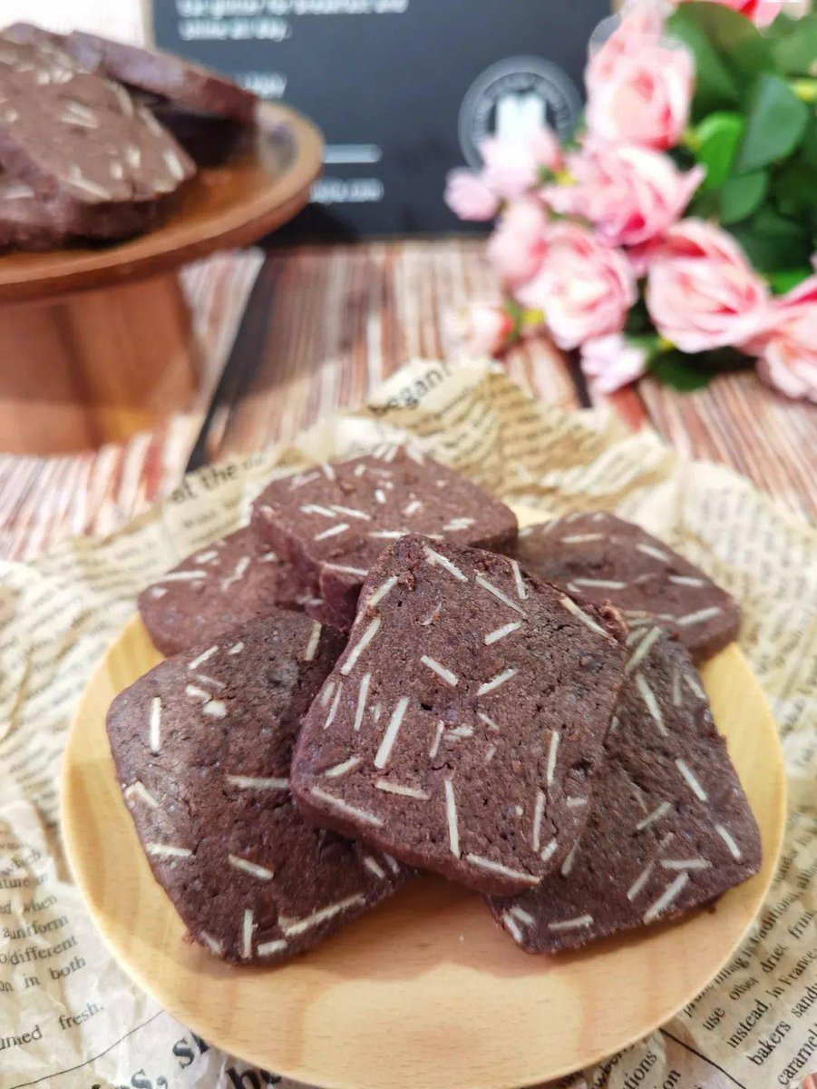 DorotheaTutfun's tweet photo. Tarde de antojos! Comparto estas galletas caseras de chocolate crujientes  Alguien quiere una， https://t.co/zXQNyPaJGT