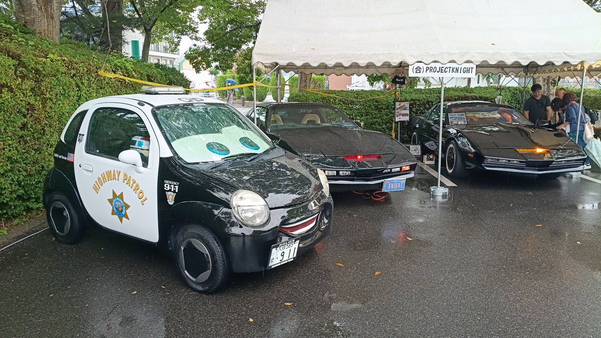 matsugha's tweet photo. #KITT と #KARR が並ぶ #氏郷まつり 2026…
雨ですが見物に来ました…
#ナイトライダー
#ProjectKnight
https://t.co/bghJqpUkk2 https://t.co/WA324Ko8xi