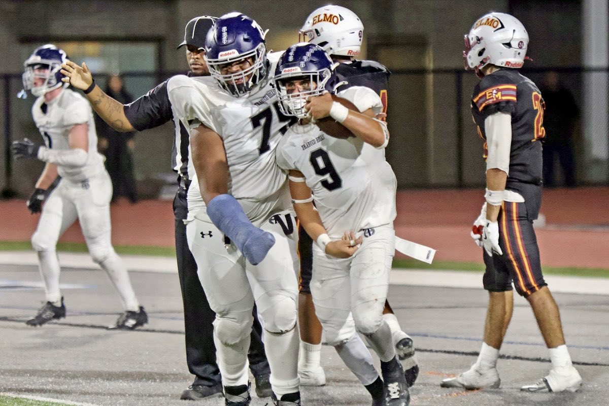FernandoMDonado's tweet photo. FINAL
ElMo defeats TH 20-17 on last minute FG.
@OCSportsZone 2026 🏈 #FNL #WeekFIVE @THHSMustangs 🩶💙🆚 @elmodenafb ❤️💛
More info coming up on our FREE website https://t.co/fNSrRvzDg7
@TimBurtIrvine @ElMoAthletics @TrabucoHillsAD
📸©️: @FernandoMDonado, For OC Sports Zone https://t.co/LlBvfPOuF8