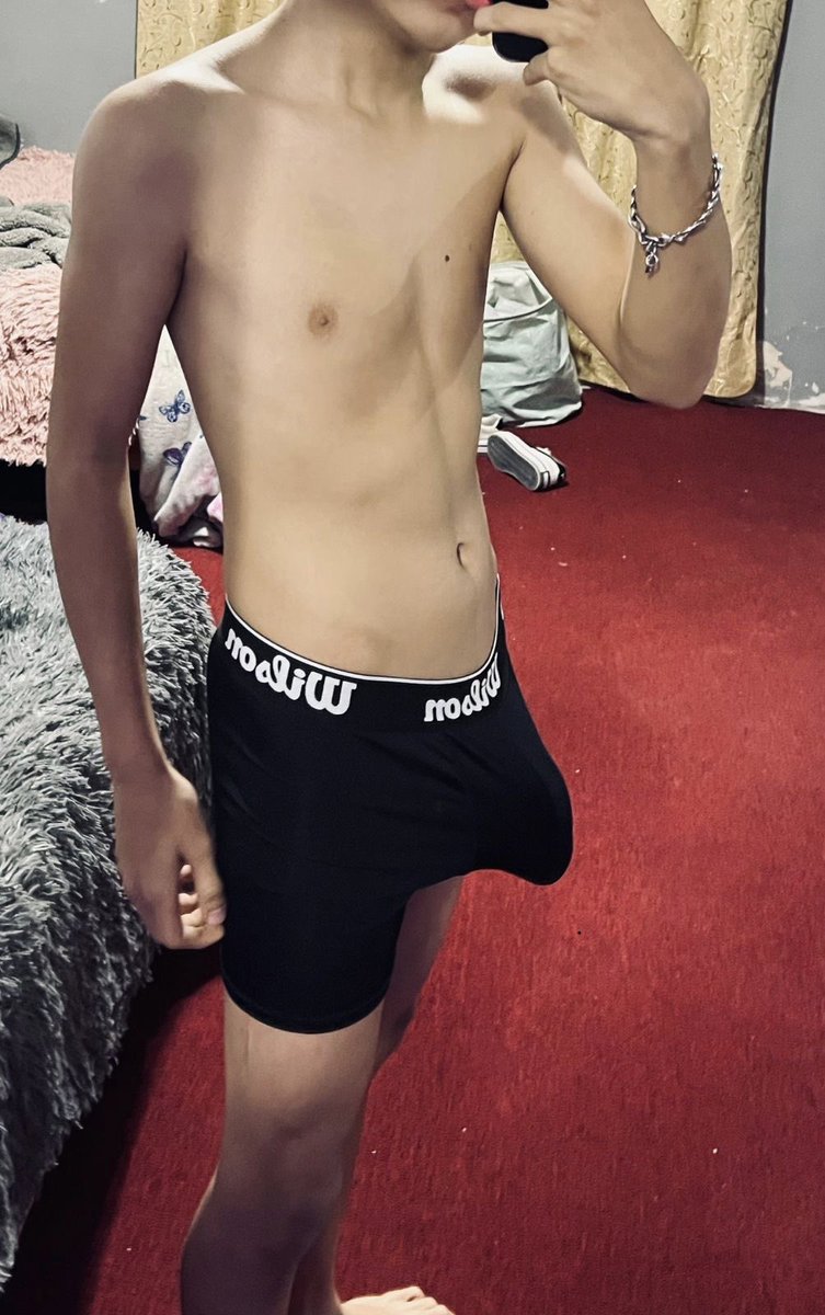 Juniorxioe's tweet photo. soy un pollito vergon🐥🙈 https://t.co/DkzOJWi2DE