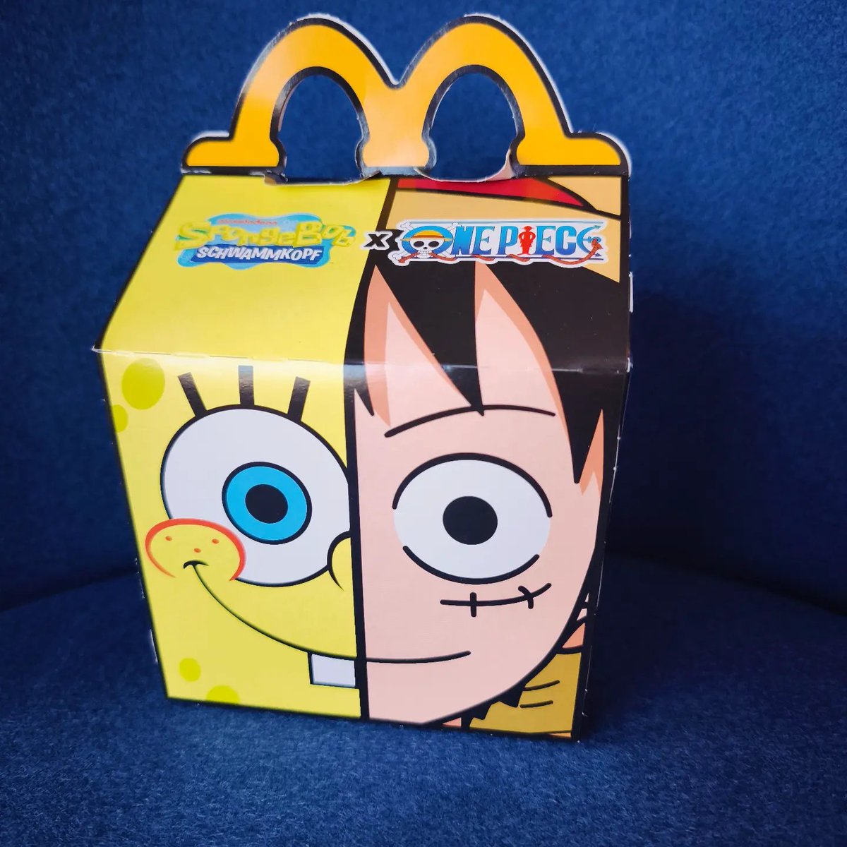 sugar_rs11's tweet photo. スポンジボブ×ワンピースコラボのハッピーミール。
日本のマクドナルドでもやってるのかな？ https://t.co/B8vn4sWaxt