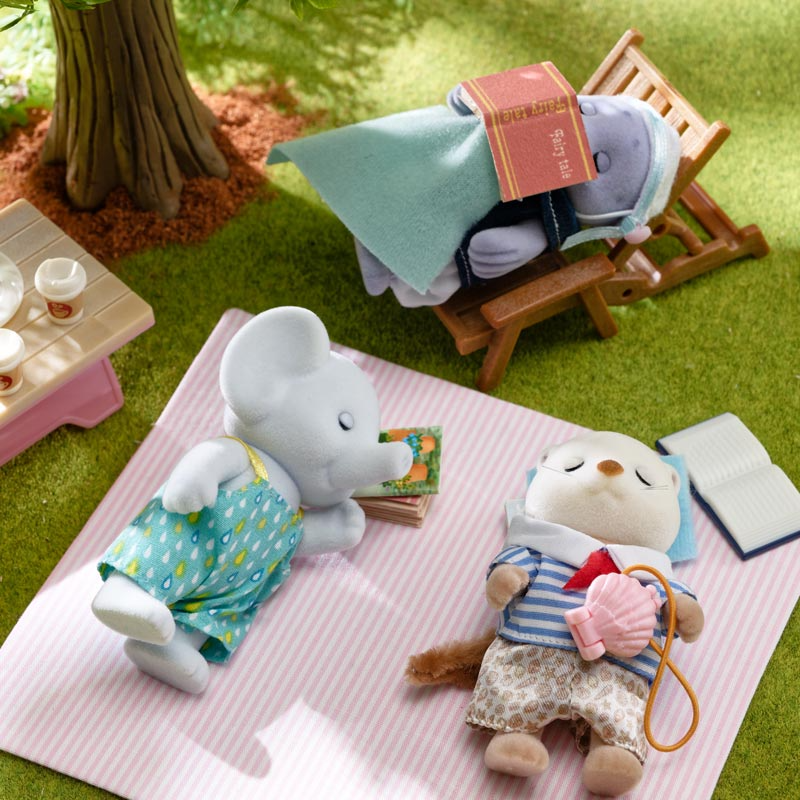 SylvanianEC_JP's tweet photo. 今日は #くつろぎの日

お父さんたちも、の～んびり🎵 https://t.co/POg5sFqYIF
