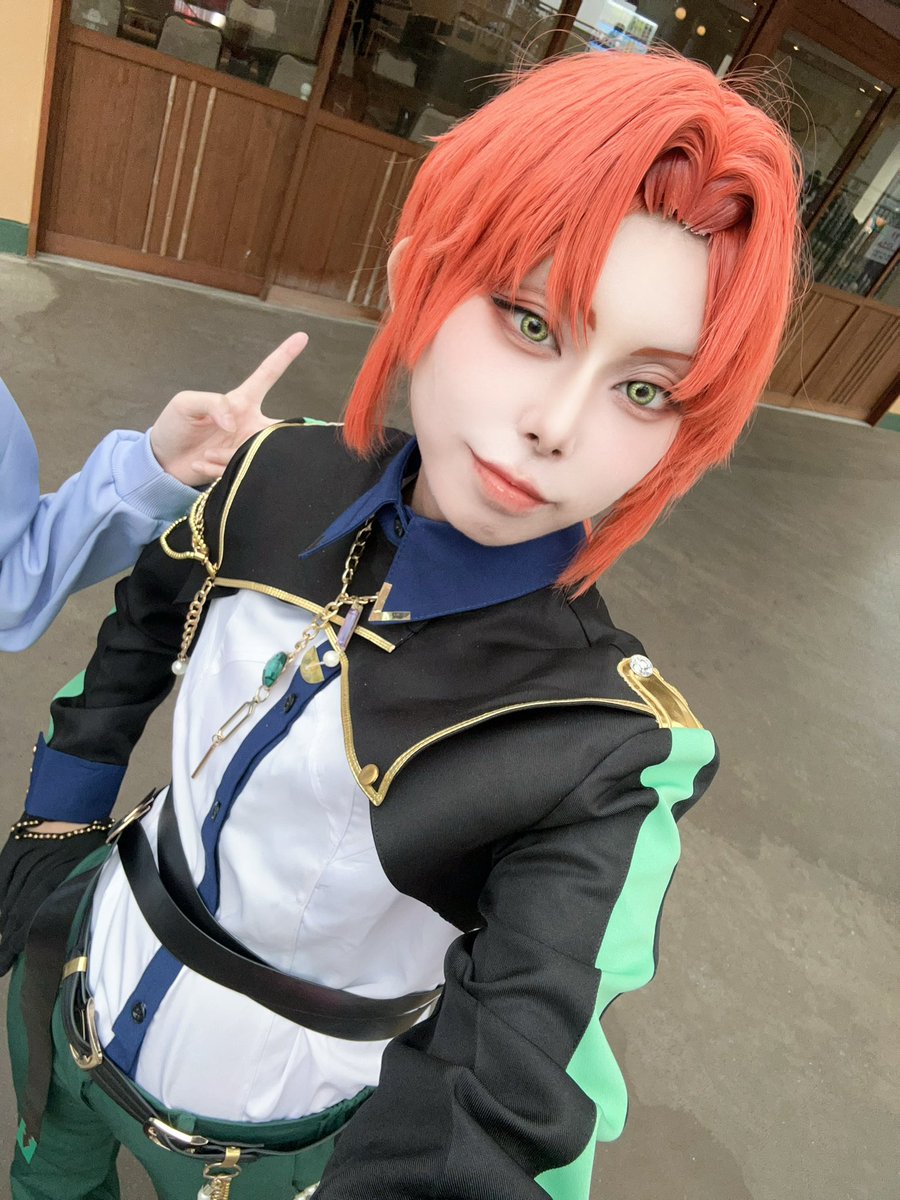 shutomo0715's tweet photo. リッツとスオ〜と😘
何故かジャージメイドのセナもいる

#超コスチャinレオマ https://t.co/NM0mEWmJL6