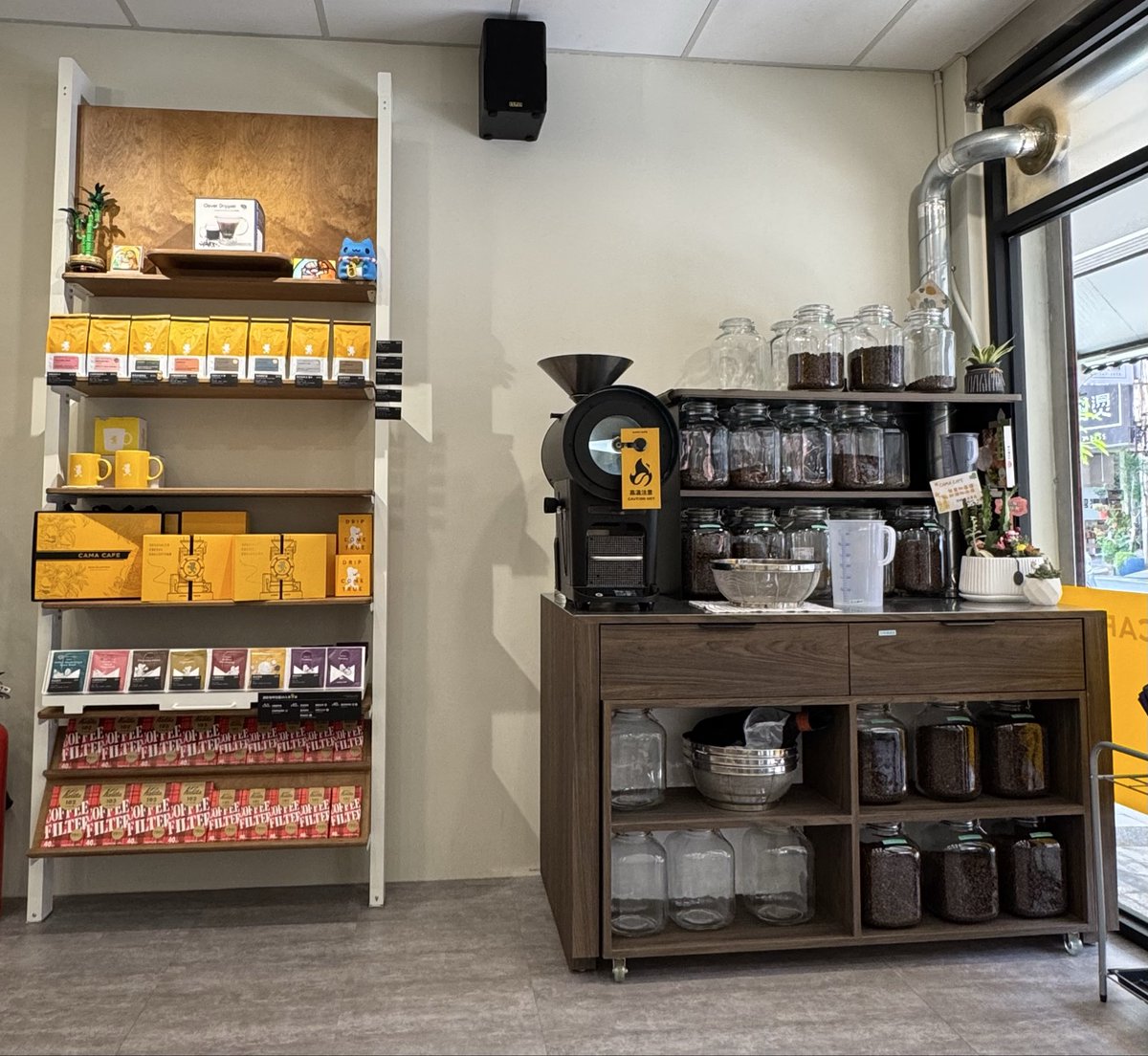 peterdan0330's tweet photo. 腳麻咖啡也出蜜桃美式了
滿香的 還不錯!
#CAMA #CAFE #Taiwan https://t.co/SYwjphQDXO