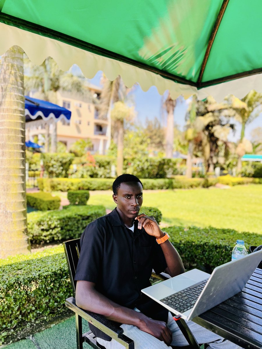 blaq_blessin's tweet photo. I am a software engineer, i build solutions to earn a living . What about you ?? https://t.co/XImA6njA1o