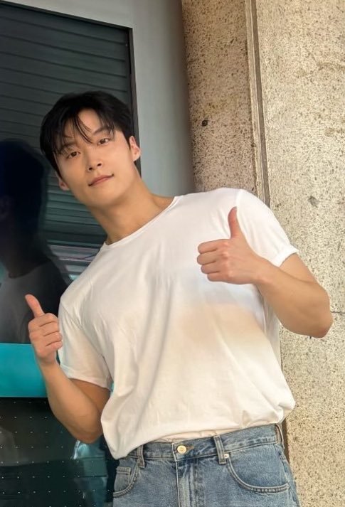 usso_ow's tweet photo. 추석 연휴동안 사람들이 하는것
 ㄴ 차례 지내고 가족들끼리 모여서 오손도손
      밥도 먹고 같이 시간보내기

추석 연휴동안 내가 한 것
 ㄴ 눈뜨자마자 쭌 떡밥 뭐 뜬거있나 확인하고 밥먹으면서 순구 모음집 봐주고 탐라 트친들 허얘좀 구경하고 허얘아님 먹을거얘기인 소녀들이랑 수다도 좀 떨면서 시사회 쭌도 좀 쓰다듬음 남자 스찍사 추석인사 온거 호다닥 가서 보고 허랑 또 꽊껴서 늦게까지 허얘 잼얘 하면서 트친도 맺고 새벽 4시 넘어서야 기절하기 그냥 연휴 내내 허남준밖에 안함