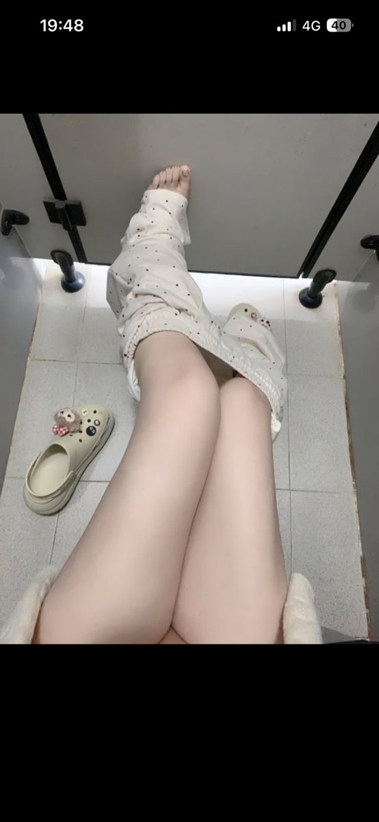 ColeMiller0t7k's tweet photo. 不想起床啊啊啊！！！

看￼🦵🏻，看🐻，看福嘛 ？🙈

不要🚪赶紧看

看了不要瞎说，看完就删了… https://t.co/mH2wuxT0OX