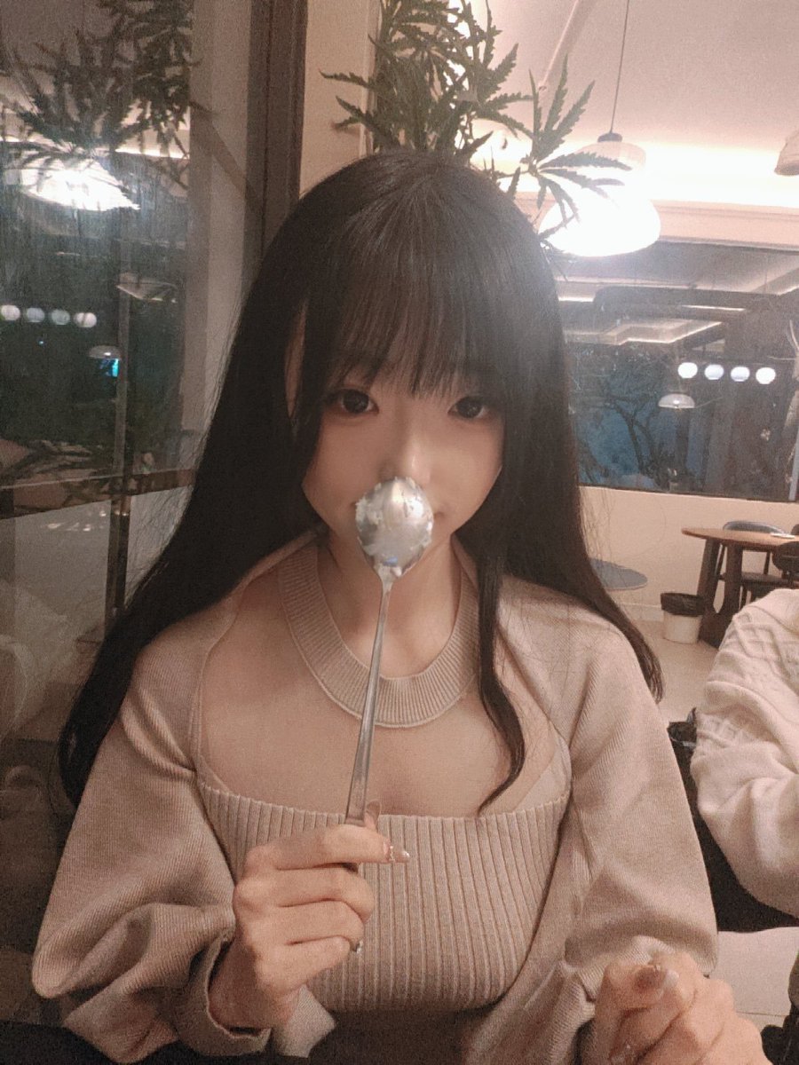 williamtiandou's tweet photo. 长的很可爱其实我内心是条骚母狗呢被捆成粽子了 #母狗 #大奶 #反差 #发情 https://t.co/jyiu1urvpd
