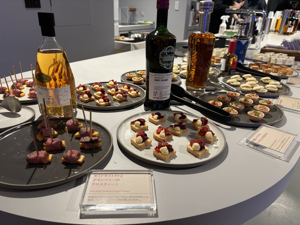 yaffeeWhisky's tweet photo. 昨日のイベント、ご参加ありがとうございました！！

ウイスキーと料理を一緒に楽しむ会として、かなりいい時間になったと思います🥃

次回は11月21日予定！
テーマは「フルーティなお酒×フルーツを使った料理」です。

今回来てくれた方も、来られなかった方もぜひ！
次回もよろしくお願いします！ https://t.co/kvz4K74ys4