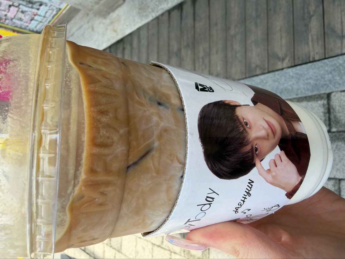 loveinwaves13's tweet photo. 또 재현홀더 받음..
글구 하우스에 샷추가하니까 더 맛잇다 https://t.co/ZqpyT1gxE4
