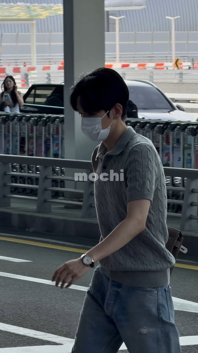 mochi__ooa's tweet photo. 🚶🏻💨

#백현 #baekhyun https://t.co/nElm9djn3n