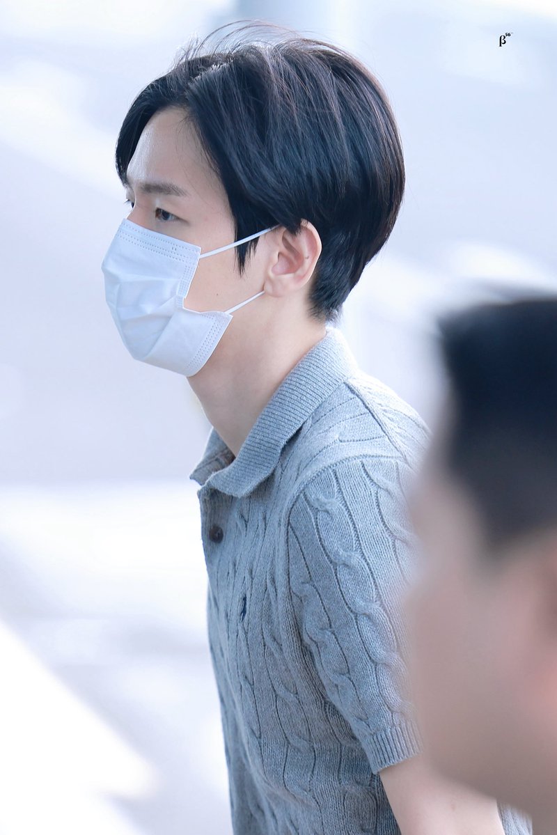Berryyu56's tweet photo. 260926 ICN #BAEKHYUN  #백현 #ベッキョン #伯贤@B_hundred_Hyun https://t.co/V755JLFDwe