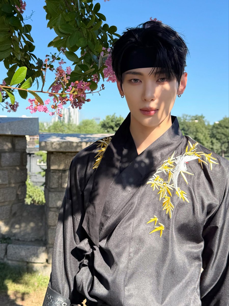 CUBE_NOWZ's tweet photo. ⊹ ˚➶ 🌕 ｡˚

#NOWZ #나우즈 
#시윤 #SIYUN https://t.co/vQSXt6VB5u