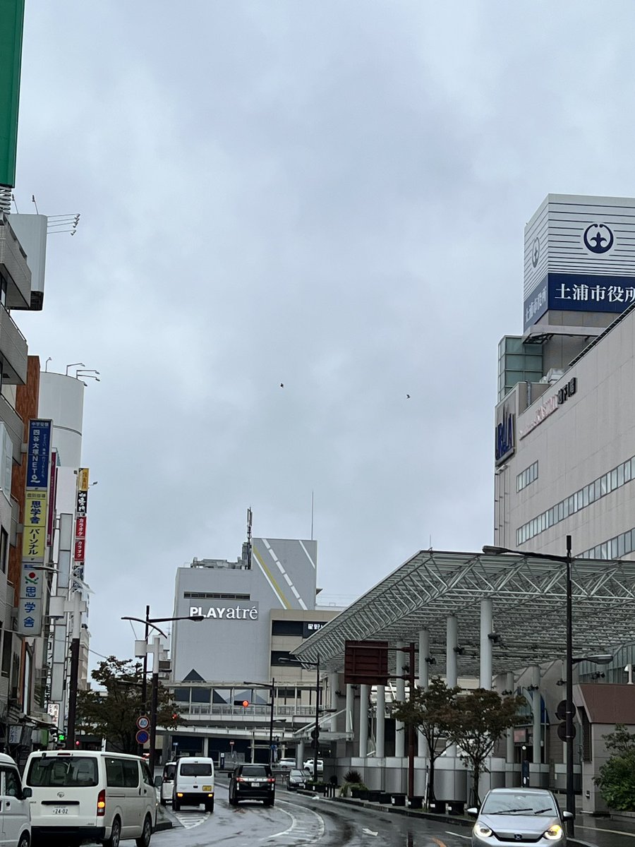 DeepBlueSky1126's tweet photo. #帰るよー( ⁎ᵕᴗᵕ⁎ )
現在の気温19.5℃
ちと肌寒いなっ…..☂️
#いまそら
#空を見上げれば
#街の風景
#Station_photo
#Good_location https://t.co/6jtBXKXmUo