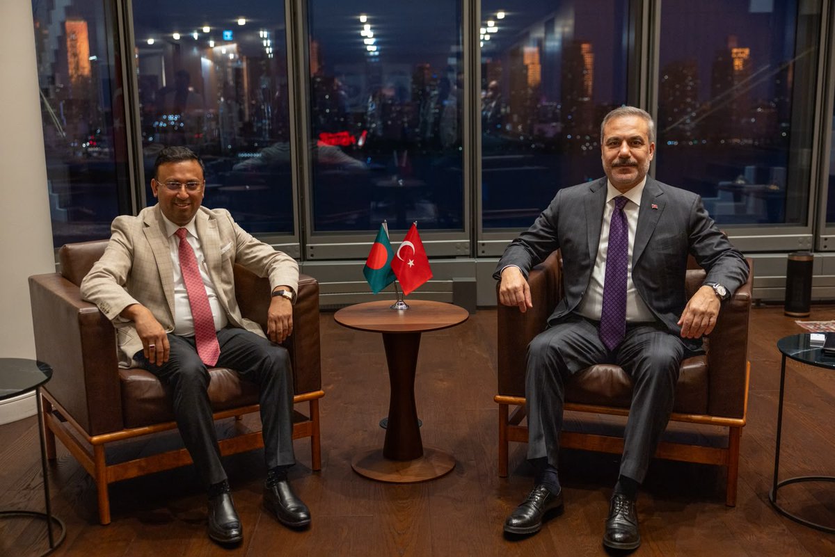 TC_Disisleri's tweet photo. Bakanımız @HakanFidan, Bangladeş Dışişleri Devlet Bakanı Humaiun Kobir’i New York’ta Türkevi’nde kabul etti. https://t.co/ow46YoZ1RC