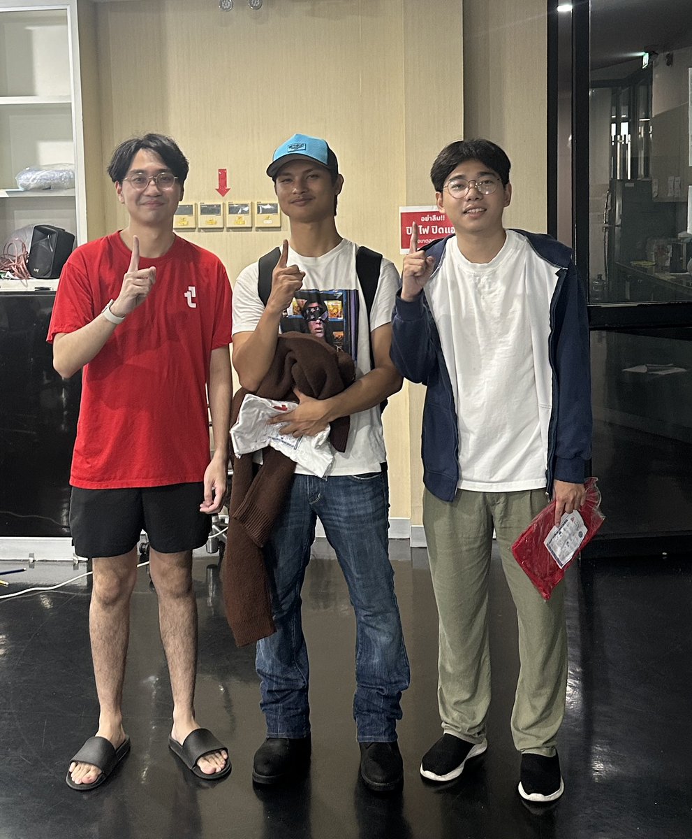 Acrepedia's tweet photo. Talk about dedication

These two traveled really inspired me 

> 100km from Saraburi
> Caught the earliest 2AM train
> Slept at Don Mueang Airport just to make our @AvaxTeam1 @Team1TH_ 9AM event

Not even the torrential rain and flooding making all the headlines could stop them
You can look how chaotic the day is by my outfit

While many local Bangkok registrants decided to stay home, these two went above and beyond. 

Absolutely amazing dedication🔥