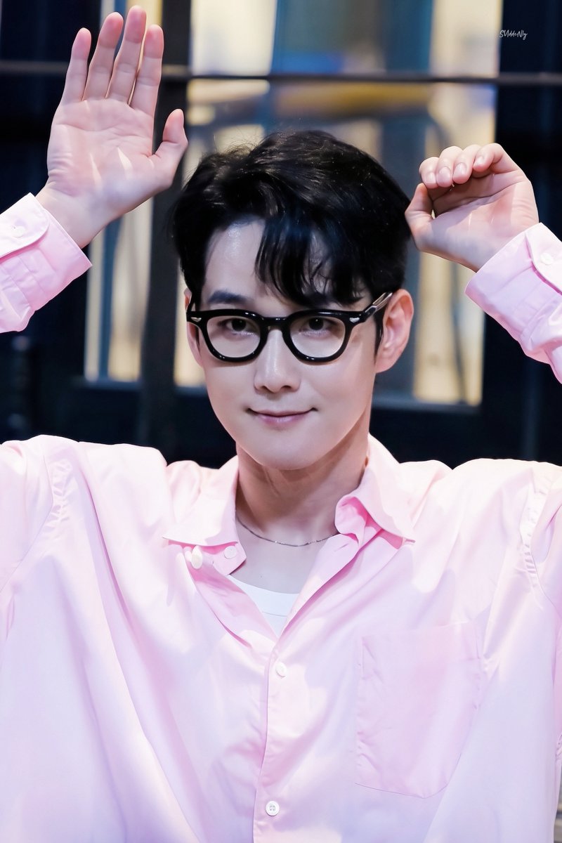suddenly023's tweet photo. ݁ ˖ Ი𐑼⋆           ♡ ∩∩
 ( ´ ᵕ `)             (｡•ᴗ•｡)♡
🐇오늘은 세계 토끼의 날🩷 https://t.co/y2L3MX0PXQ