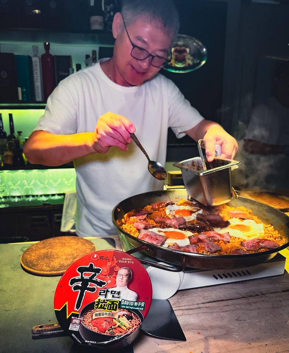 AzucenaKinde's tweet photo. Hong Kong chef David Lai has his own Shin Ramyun, like Bangkok icon Jay Fai. Nongshim clearly knows what it’s doing. Neighborhood remains a must-visit: bold, deeply personal cooking, rebellious ingredients and incredible seafood. Reservations are https://t.co/mgUJneumuY
