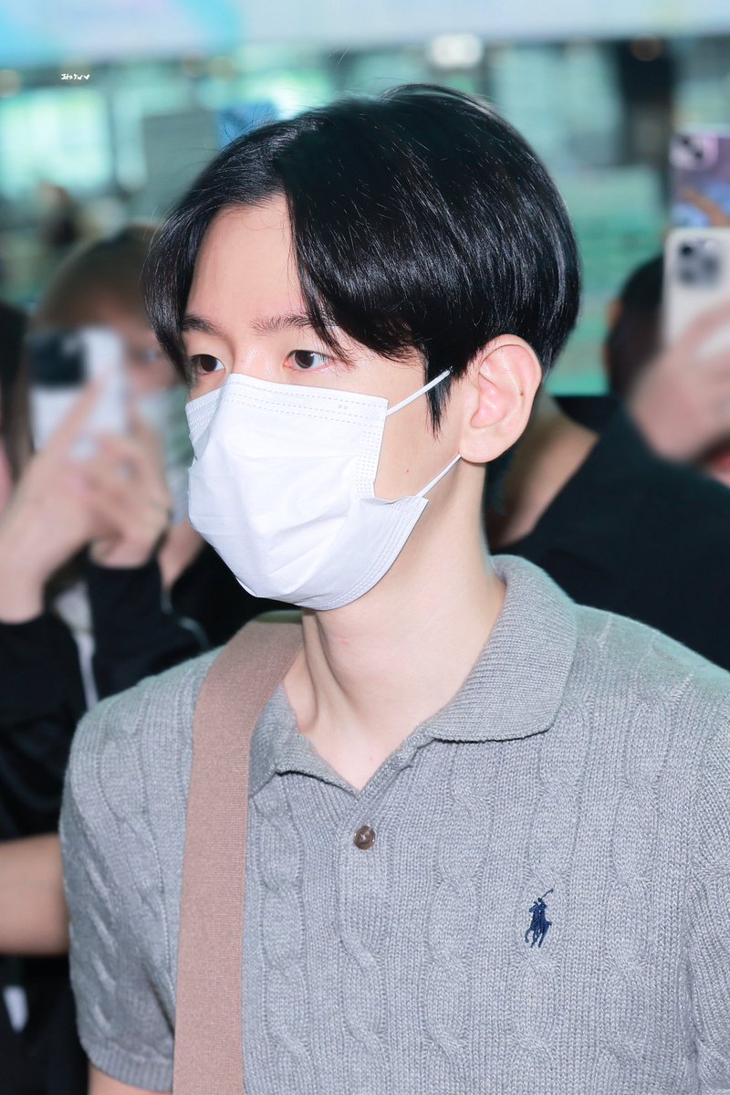 Its5o6's tweet photo. 260926 ICN #백현 #BAEKHYUN @B_hundred_Hyun https://t.co/ijs1Qs8Yz6