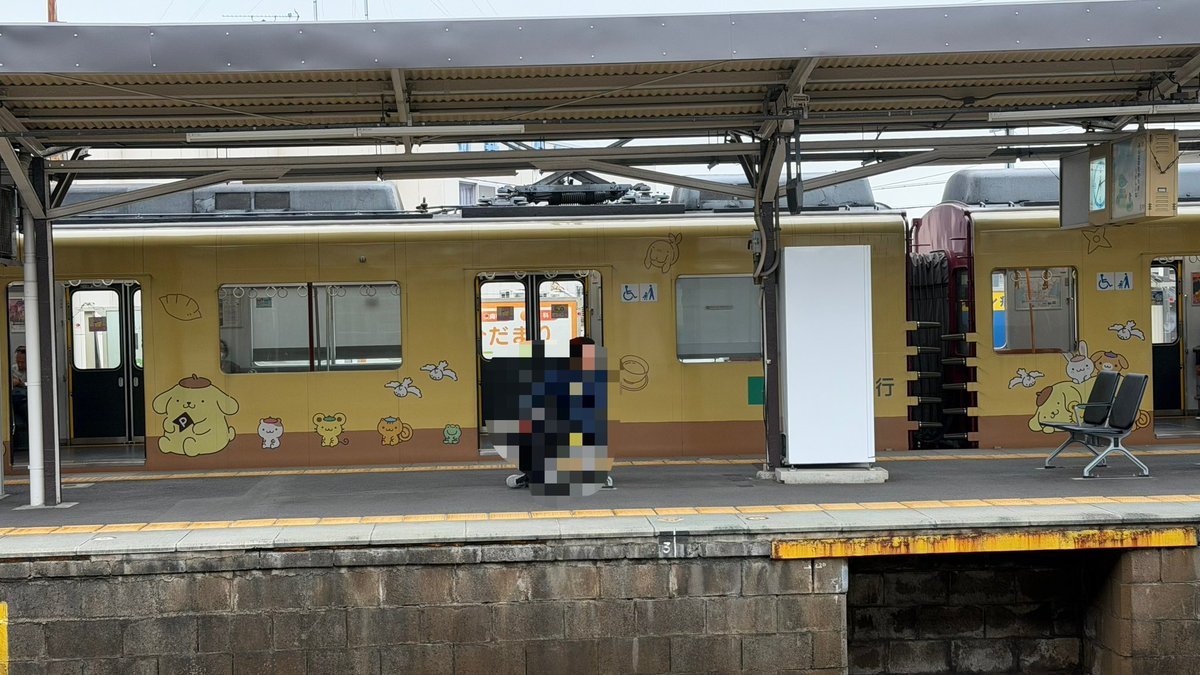 pom_0153's tweet photo. ポムポムプリンな電車 https://t.co/kzOyy3FmTR