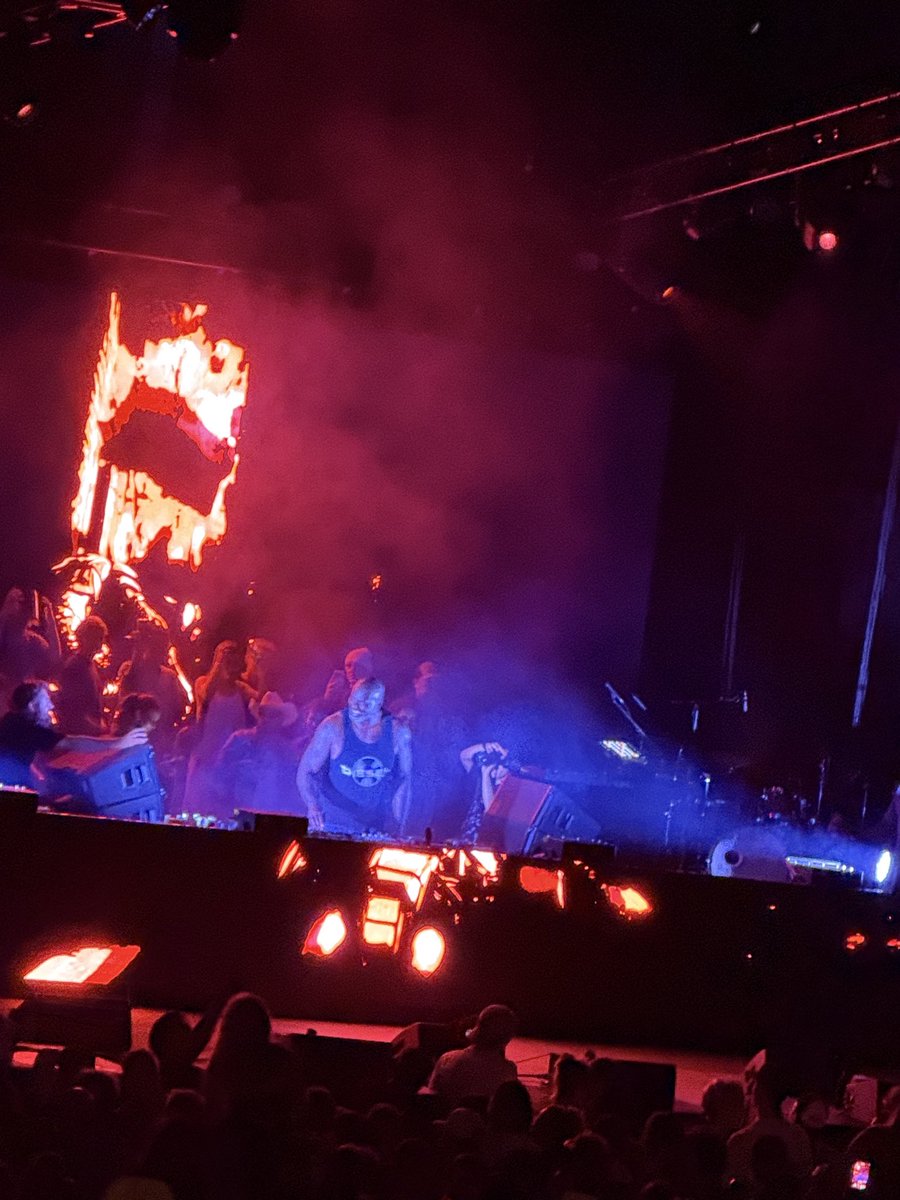 stephiegal's tweet photo. Shaq is a phenomenal DJ!! Blown away. #SomewhereFest #DJDiesel https://t.co/v77HziBZQW
