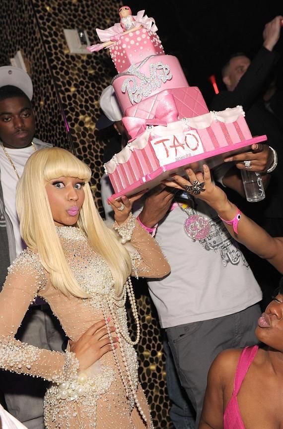 D1GITALPRINCESS's tweet photo. divas &amp; their divalicious bday cakes >>> https://t.co/YBTXhS37iW