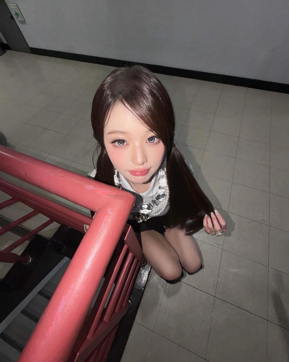 kpop12002's tweet photo. 260303 🌸🤍

#WONYOUNG #IVE https://t.co/7qfV11W3Mj