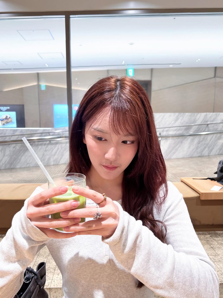 MarshaPochu's tweet photo. SIANG SEMUANYAAA kalian weekend ini pada ngapain aja? kalo akuuu hari ini mau ke matcha cafe dan jajan strawberry chocolate! https://t.co/E24x5zi01x