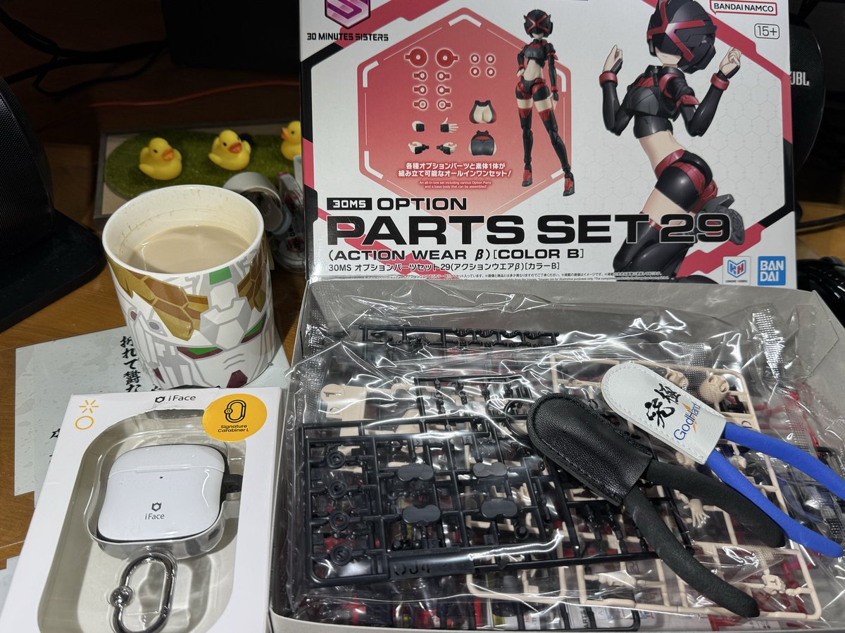 76violet76's tweet photo. 気持ちを切り替えて…今日再販で買えた30MSアクションウェアβを作りたいと思います💕
先程AirPodsのケースも届いて嬉しい😊わいわい💖 https://t.co/tuPMeOqfME