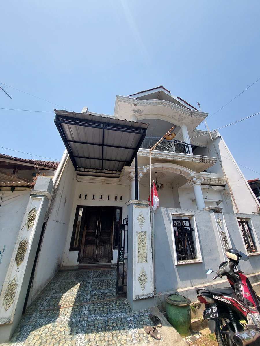Gadhingk's tweet photo. DIJUAL RUMAH, CEPAT TANPA PERANTARA (SHM)

Luas tanah dan bangunan 104m². Lokasi dekat kelurahan Pasekaran, Batang. 

Listrik token 2200VA. Cocok renovasi / investasi.

Harga 390jt yang serius bisa nego sampai jadi.

Siap transaksi cepat.

Minat bisa hubungi

087709033507 https://t.co/H9Vz7UBYHm