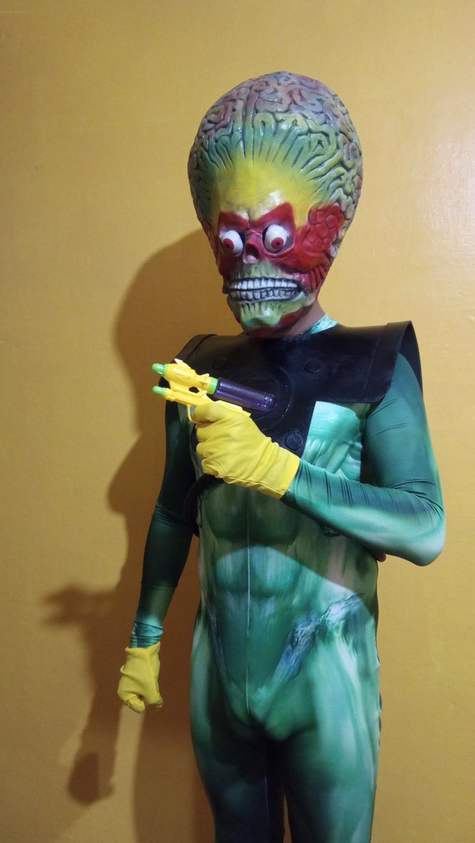 SexyDatesOnly's tweet photo. Mars Attacks Halloween costume 80% done. Any feedback is more than welcome. https://t.co/gdYNtEbUyL