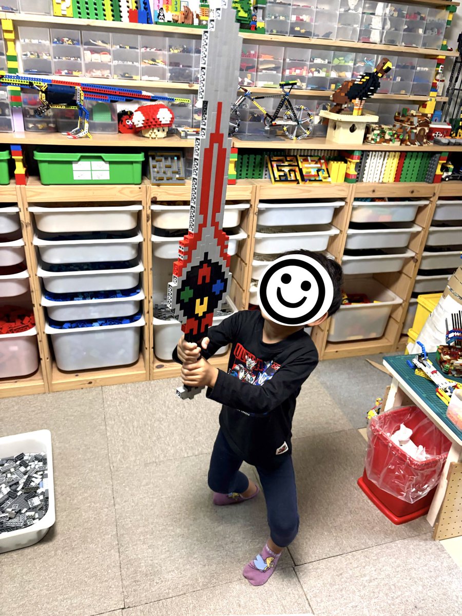MachidaKarabaco's tweet photo. かっこいい剣⚔️✨✨

#レゴ 
#子供達の作�� https://t.co/Hf72pyhmnP