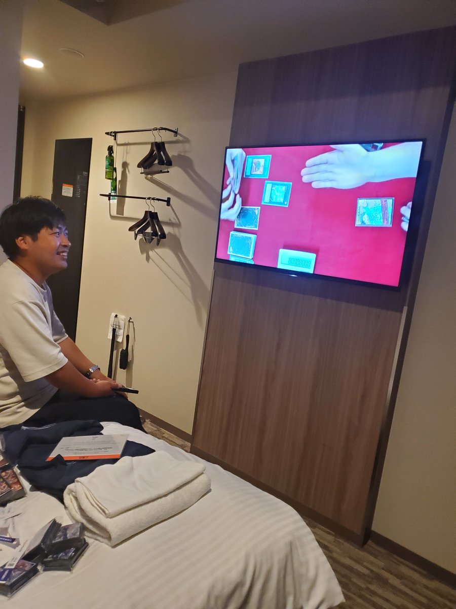 ak961115's tweet photo. ホテルの部屋でカーキン見だした人おる https://t.co/4bczlaP0D8