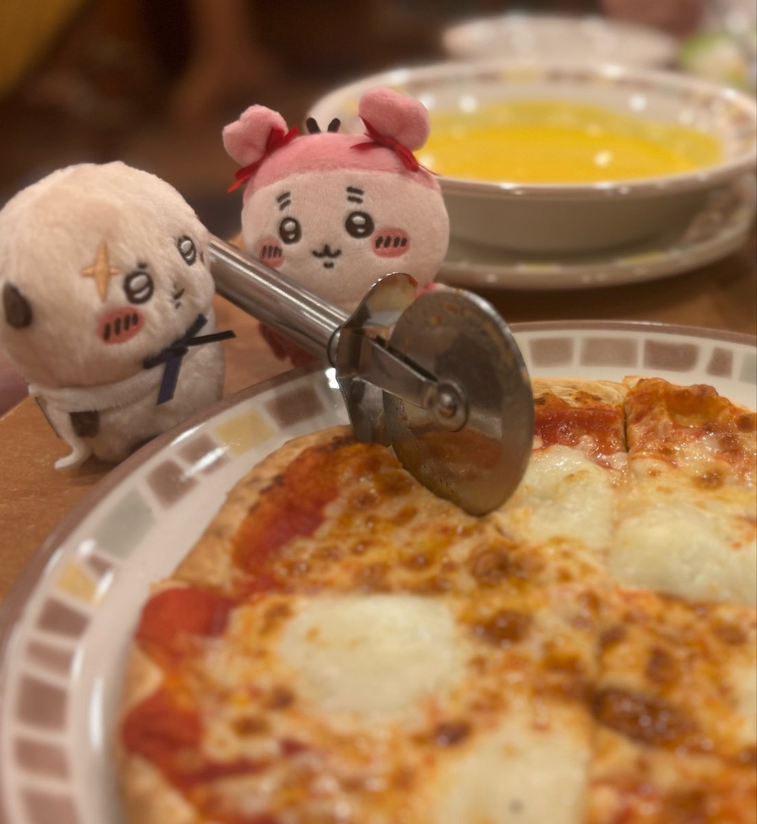 kanicha518's tweet photo. 🦦 「自分で切るのか、えらいなッ!!」 https://t.co/lKYH9kv2kG