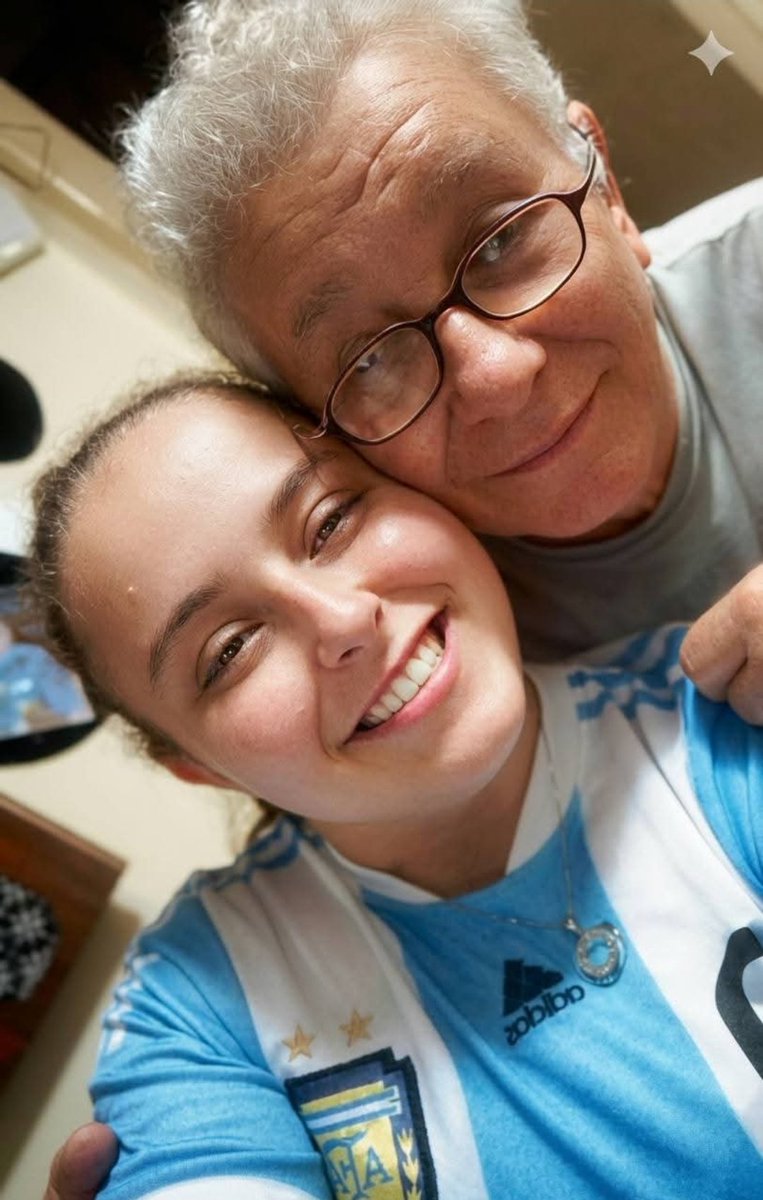 Difeller85's tweet photo. Hoje, depois de dois anos sem você, eu só quero agradecer.
Obrigada, pai.
Obrigada por ter me amado do seu jeito e por ter feito parte da minha vida de uma maneira que ninguém jamais poderá ocupar.
Você foi, é e sempre será o melhor pai do mundo para mim. ❤️ https://t.co/Z3bEuYiu78