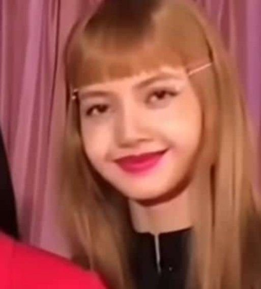 laxtbeki's tweet photo. When Lisa and Beyoncé did this 😭😭 https://t.co/UtKK6oYG8i