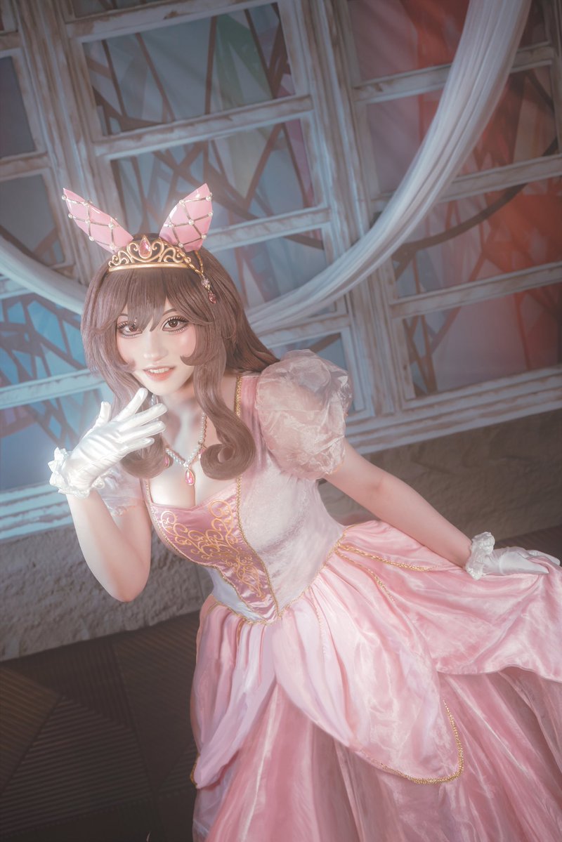 cceriselune's tweet photo. la dama perfetta baddie

#ウマ娘 #umamusumeprettyderby #ジェンティルドンナ #gentildonna #cosplay https://t.co/zFNTndAzt5