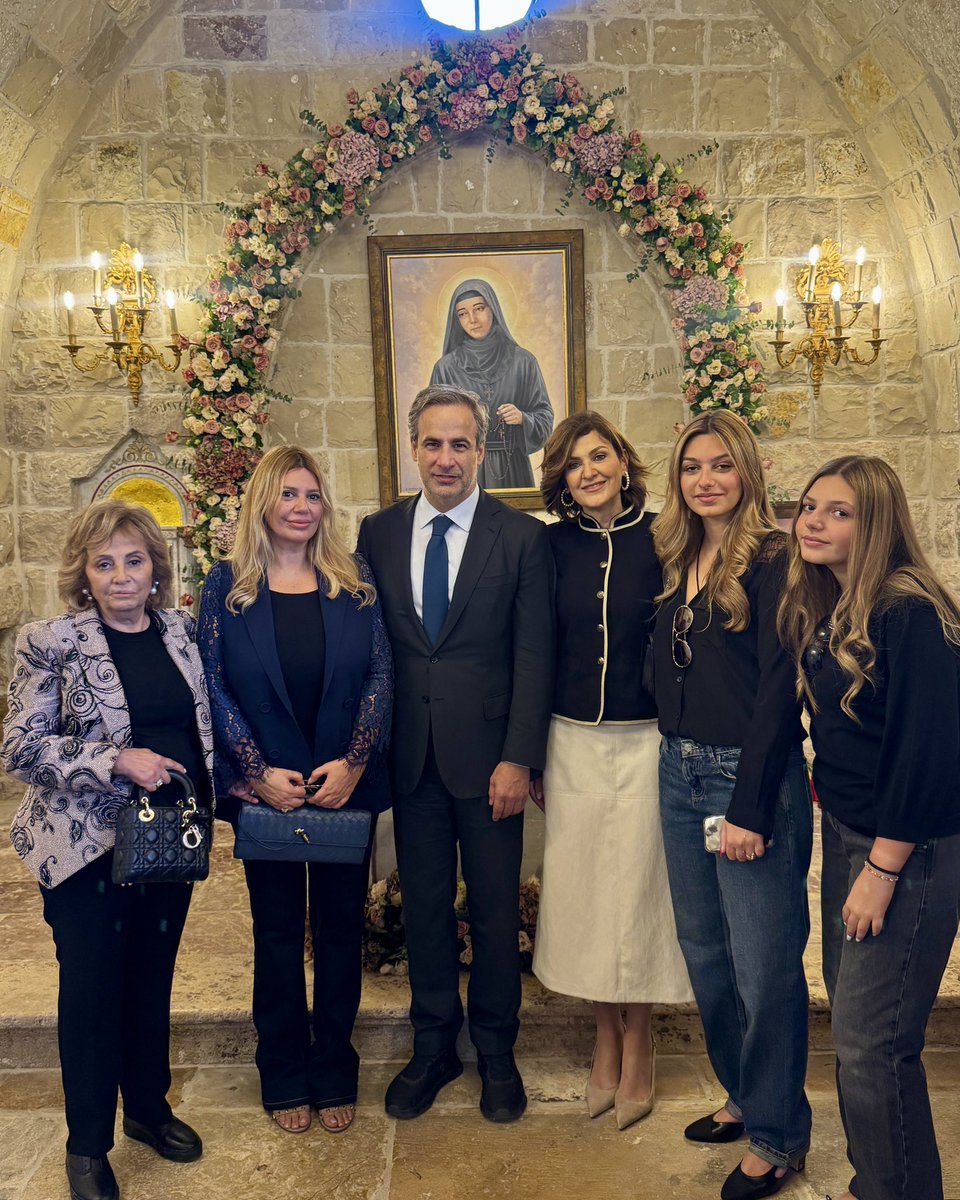 michelmoawad's tweet photo. مشاركاً في افتتاح كنيسة القديسة رفقا وتكريس مذبحها في قلب إهدن، حيث شُيّدت تخليداً لذكرى المحامي الأستاذ توفيق معوض.🕊️

رحل الأستاذ توفيق، لكنّ أثره باقٍ في عائلته ومحبّيه، وفي كلّ مكان يحمل اسمه وذكراه.

أستاذ توفيق, الله يرحمك🙏 https://t.co/tVdGWEykY8
