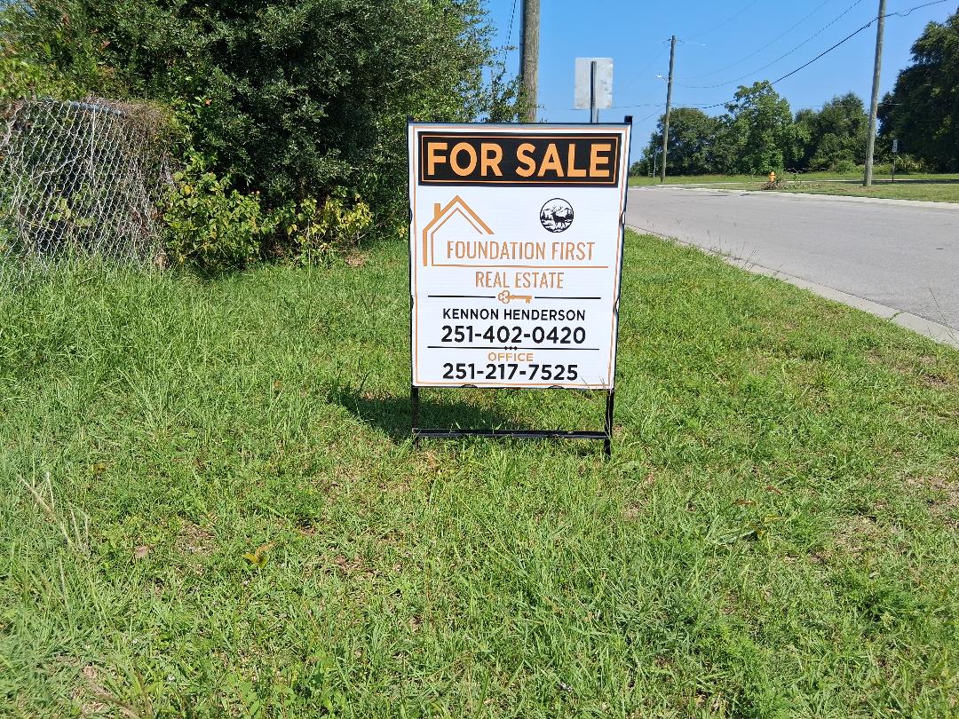 kennonhen's tweet photo. The Land Man Has This 1/4 Acre Lot 2 Blocks from the Beach

Brokered by Foundation First Real Estate 

Kennon " Land Man " Henderson 
251-402-0420

Meri Walker 
251-490-7769

601 Pine St Biloxi, MS 39530
Lot size:   61x180x60x180
Priced at 65,000 https://t.co/63RBnccEsj